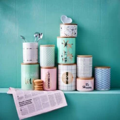 Aufbewahrungsdose Blätter 700 Ml QUEEN IT In Grün 7 Aufbewahrungsdose Blätter 700 Ml QUEEN IT In Grün -Möbel Store butlers aufbewahrungsdose blatter 700 ml queen it in grun 2