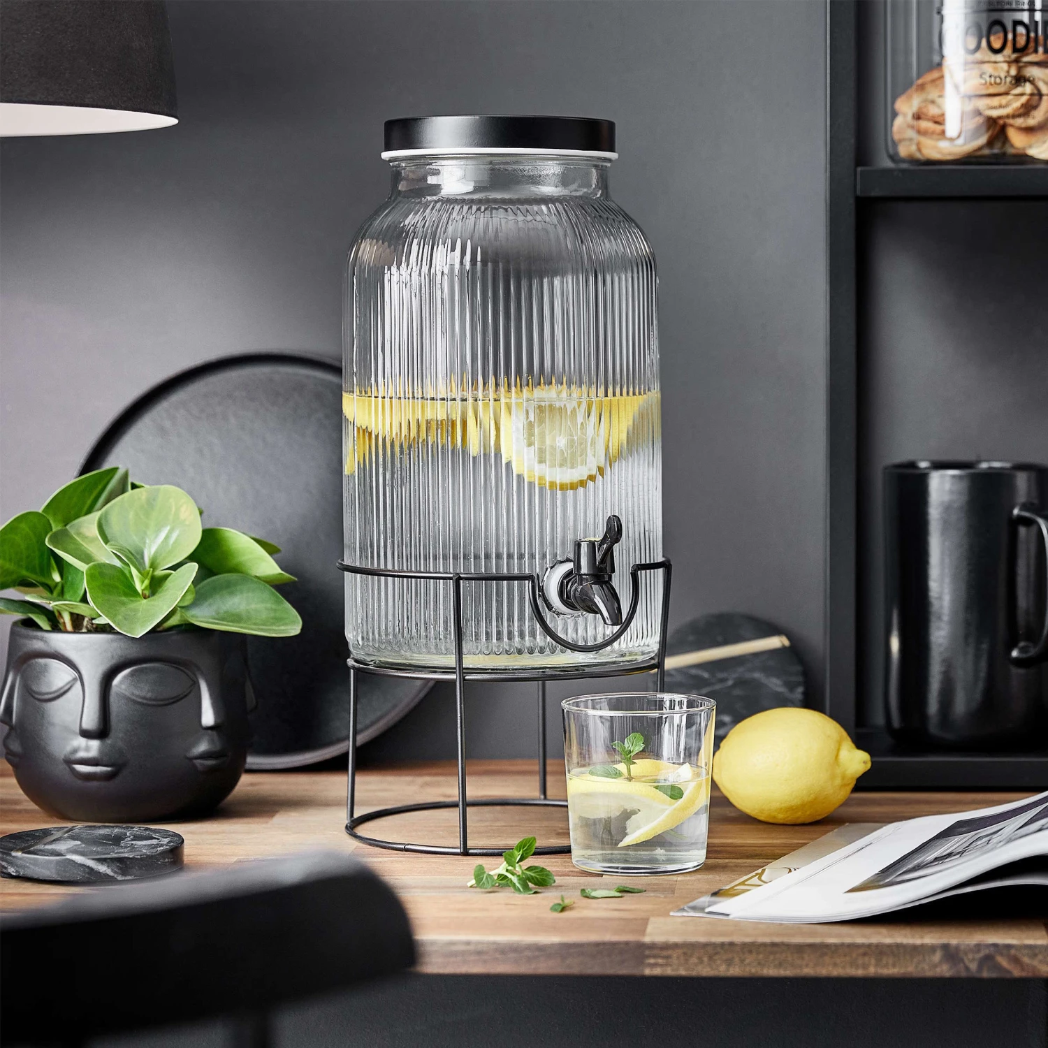 Getränkespender Mit Ständer 2 Tlg. FOUNTAIN In Transparent-Schwarz 4 Getränkespender Mit Ständer 2 Tlg. FOUNTAIN In Transparent-Schwarz – Bild 2