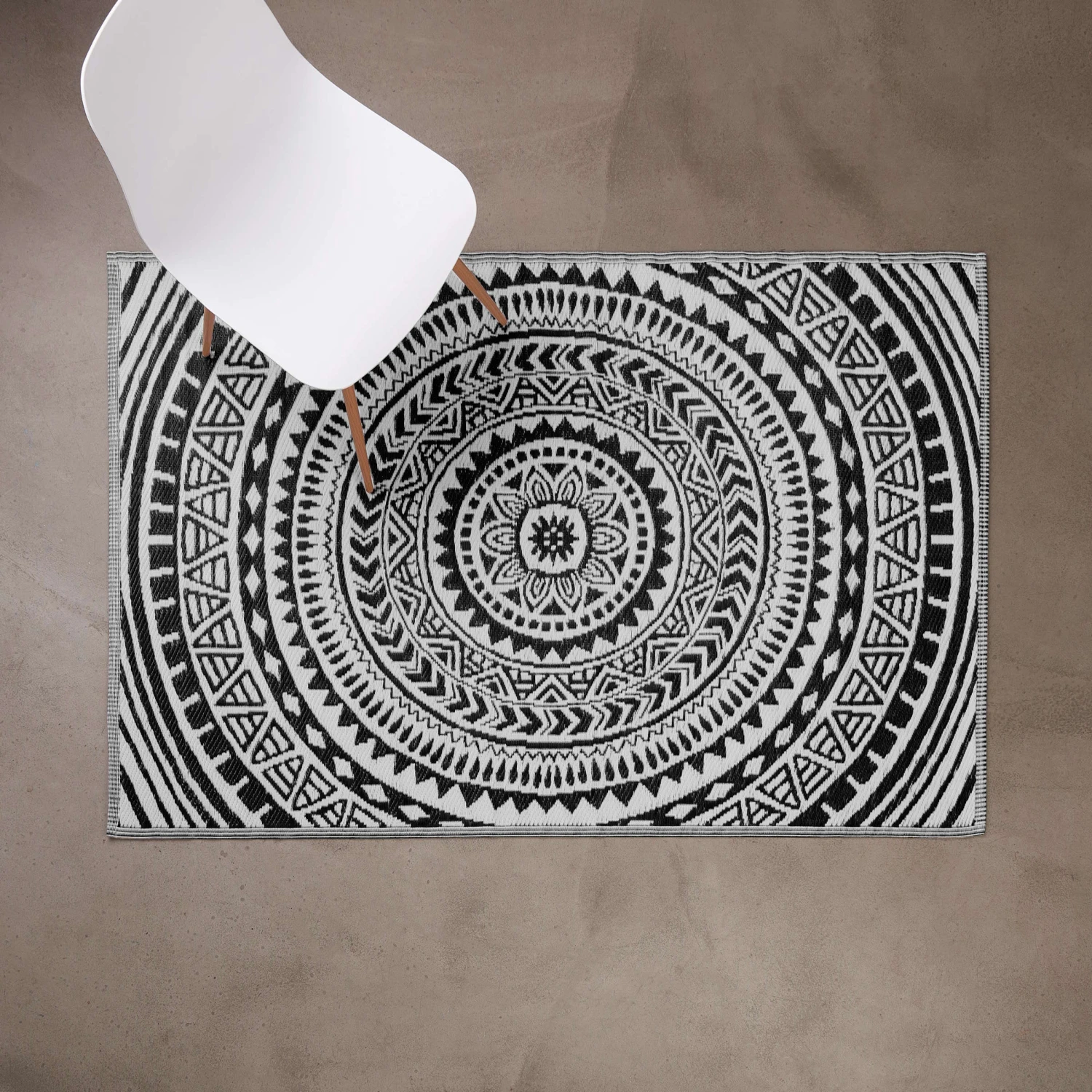 In- & Outdoor-Teppich Circles L 180 X B 118cm COLOUR CLASH In Schwarz-Weiß 4 In- & Outdoor-Teppich Circles L 180 X B 118cm COLOUR CLASH In Schwarz-Weiß – Bild 2