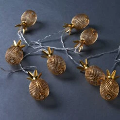 LED-Lichterkette Ananas 10 Lichter Mit USB-Batteriefach MIAMI In Gold 12 LED-Lichterkette Ananas 10 Lichter Mit USB-Batteriefach MIAMI In Gold -Möbel Store butlers led lichterkette ananas 10 lichter mit usb batteriefach miami in gold 4